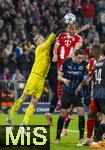 22.10.2025,  Fussball UEFA Championsleague 2025/2026: Vorrunde 3.Spieltag, FC Bayern Mnchen - Club Brgge, in der Allianz-Arena Mnchen. v.li: Torwart Nordin Jackers (Club Brgge) gegen Harry Kane (FC Bayern Mnchen) 