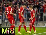 22.10.2025,  Fussball UEFA Championsleague 2025/2026: Vorrunde 3.Spieltag, FC Bayern Mnchen - Club Brgge, in der Allianz-Arena Mnchen. Torjubel Lennart Karl (re, FC Bayern Mnchen) mit Aleksandar Pavlovic (Bayern Mnchen)  und Harry Kane (FC Bayern Mnchen) 