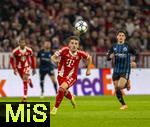 22.10.2025,  Fussball UEFA Championsleague 2025/2026: Vorrunde 3.Spieltag, FC Bayern Mnchen - Club Brgge, in der Allianz-Arena Mnchen. Lennart Karl (FC Bayern Mnchen) am Ball 
