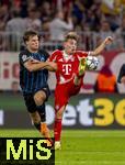 22.10.2025,  Fussball UEFA Championsleague 2025/2026: Vorrunde 3.Spieltag, FC Bayern Mnchen - Club Brgge, in der Allianz-Arena Mnchen. v.li: Bjrn Meijer (Club Brgge) gegen Lennart Karl (FC Bayern Mnchen) 