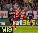 22.10.2025,  Fussball UEFA Championsleague 2025/2026: Vorrunde 3.Spieltag, FC Bayern Mnchen - Club Brgge, in der Allianz-Arena Mnchen. v.li: Bjrn Meijer (Club Brgge) gegen Lennart Karl (FC Bayern Mnchen) 