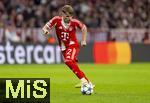 22.10.2025,  Fussball UEFA Championsleague 2025/2026: Vorrunde 3.Spieltag, FC Bayern Mnchen - Club Brgge, in der Allianz-Arena Mnchen. Lennart Karl (FC Bayern Mnchen) am Ball 