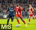 22.10.2025,  Fussball UEFA Championsleague 2025/2026: Vorrunde 3.Spieltag, FC Bayern Mnchen - Club Brgge, in der Allianz-Arena Mnchen. v.li: Mamadou Diakhon (Club Brgge) gegen Nicolas Jackson (FC Bayern Mnchen) 