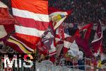 22.10.2025,  Fussball UEFA Championsleague 2025/2026: Vorrunde 3.Spieltag, FC Bayern Mnchen - Club Brgge, in der Allianz-Arena Mnchen. Bayernfans schwenken ihre Fahnen.