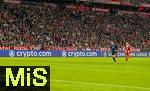 22.10.2025,  Fussball UEFA Championsleague 2025/2026: Vorrunde 3.Spieltag, FC Bayern Mnchen - Club Brgge, in der Allianz-Arena Mnchen. crypto.com macht Werbung auf der Werbebande im Hintergrund.