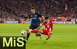 22.10.2025,  Fussball UEFA Championsleague 2025/2026: Vorrunde 3.Spieltag, FC Bayern Mnchen - Club Brgge, in der Allianz-Arena Mnchen. Brandon Mechele (Club Brgge) gegen Luis Diaz (re, FC Bayern Mnchen)