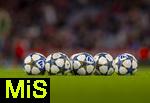 22.10.2025,  Fussball UEFA Championsleague 2025/2026: Vorrunde 3.Spieltag, FC Bayern Mnchen - Club Brgge, in der Allianz-Arena Mnchen. Der Spielball FINALE von Adidas liegt in vielfacher Menge auf dem Platz bereit zum Aufwrmen der Teams.