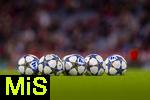 22.10.2025,  Fussball UEFA Championsleague 2025/2026: Vorrunde 3.Spieltag, FC Bayern Mnchen - Club Brgge, in der Allianz-Arena Mnchen. Der Spielball FINALE von Adidas liegt in vielfacher Menge auf dem Platz bereit zum Aufwrmen der Teams.
