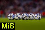 22.10.2025,  Fussball UEFA Championsleague 2025/2026: Vorrunde 3.Spieltag, FC Bayern Mnchen - Club Brgge, in der Allianz-Arena Mnchen. Der Spielball FINALE von Adidas liegt in vielfacher Menge auf dem Platz bereit zum Aufwrmen der Teams.