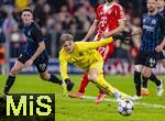 22.10.2025,  Fussball UEFA Championsleague 2025/2026: Vorrunde 3.Spieltag, FC Bayern Mnchen - Club Brgge, in der Allianz-Arena Mnchen. Torwart Nordin Jackers (Club Brgge) legt sich in den Ball 