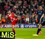 22.10.2025,  Fussball UEFA Championsleague 2025/2026: Vorrunde 3.Spieltag, FC Bayern Mnchen - Club Brgge, in der Allianz-Arena Mnchen. Raphael Guerreiro (FC Bayern Mnchen) am Ball 
