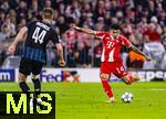 22.10.2025,  Fussball UEFA Championsleague 2025/2026: Vorrunde 3.Spieltag, FC Bayern Mnchen - Club Brgge, in der Allianz-Arena Mnchen. Luis Diaz (FC Bayern Mnchen) Schuss.