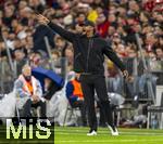 22.10.2025,  Fussball UEFA Championsleague 2025/2026: Vorrunde 3.Spieltag, FC Bayern Mnchen - Club Brgge, in der Allianz-Arena Mnchen. Trainer Vincent Kompany (FC Bayern Mnchen) in Rage 
