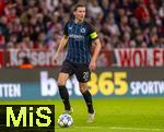 22.10.2025,  Fussball UEFA Championsleague 2025/2026: Vorrunde 3.Spieltag, FC Bayern Mnchen - Club Brgge, in der Allianz-Arena Mnchen. Hans Vanaken (Club Brgge) am Ball 