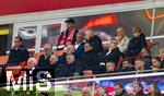 22.10.2025,  Fussball UEFA Championsleague 2025/2026: Vorrunde 3.Spieltag, FC Bayern Mnchen - Club Brgge, in der Allianz-Arena Mnchen. Ehrentribne mit Ex-Vorstandsvorsitzender Karl-Heinz Rummenigge (FC Bayern Mnchen), Ehren-Prsident Uli Hoene (FC Bayern Mnchen, Hoeness), Sportvorstand Max Eberl (Bayern Mnchen), Arjen Robben, Vorstandsvorsitzender Jan-Christian Dreesen (FC Bayern Mnchen),  Prsident Herbert Hainer (FC Bayern),  