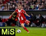 22.10.2025,  Fussball UEFA Championsleague 2025/2026: Vorrunde 3.Spieltag, FC Bayern Mnchen - Club Brgge, in der Allianz-Arena Mnchen. Konrad Laimer (FC Bayern Mnchen) am Ball 