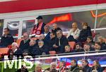 22.10.2025,  Fussball UEFA Championsleague 2025/2026: Vorrunde 3.Spieltag, FC Bayern Mnchen - Club Brgge, in der Allianz-Arena Mnchen. Ehrentribne mit Ex-Vorstandsvorsitzender Karl-Heinz Rummenigge (FC Bayern Mnchen), Ehren-Prsident Uli Hoene (FC Bayern Mnchen, Hoeness), Sportvorstand Max Eberl (Bayern Mnchen), Arjen Robben, Vorstandsvorsitzender Jan-Christian Dreesen (FC Bayern Mnchen),  Prsident Herbert Hainer (FC Bayern),  