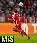 22.10.2025,  Fussball UEFA Championsleague 2025/2026: Vorrunde 3.Spieltag, FC Bayern Mnchen - Club Brgge, in der Allianz-Arena Mnchen. Michael Olise (FC Bayern Mnchen) am Ball 
