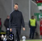 28.10.2025, Fussball DFB-Pokal 2025/2026, 2.Runde, FC Augsburg - VfL Bochum, in der WWK-Arena Augsburg. Trainer Sandro Wagner (FC Augsburg) an der Seitenlinie.