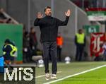 28.10.2025, Fussball DFB-Pokal 2025/2026, 2.Runde, FC Augsburg - VfL Bochum, in der WWK-Arena Augsburg. Trainer Sandro Wagner (FC Augsburg) an der Seitenlinie.