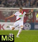 28.10.2025, Fussball DFB-Pokal 2025/2026, 2.Runde, FC Augsburg - VfL Bochum, in der WWK-Arena Augsburg. Kristjan Jakic (FC Augsburg) am Ball.
