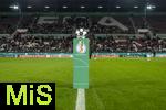 28.10.2025, Fussball DFB-Pokal 2025/2026, 2.Runde, FC Augsburg - VfL Bochum, in der WWK-Arena Augsburg. Der Derby Spielball liegt auf einem Podest mit DFB Logo
