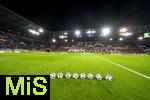 28.10.2025, Fussball DFB-Pokal 2025/2026, 2.Runde, FC Augsburg - VfL Bochum, in der WWK-Arena Augsburg. Der Derbystar liegt in mehrfacher Ausfhrung zum Aufwrmen bereit.  
