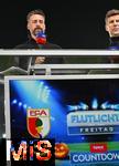 31.10.2025, Fussball 1. Bundesliga 2025/2026, 9.Spieltag, FC Augsburg - Borussia Dortmund, in der WWK-Arena Augsburg. Trainer Sandro Wagner (FC Augsburg) neben TV Experte Thomas Hitzelsperger (Deutschland)