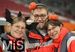 31.10.2025, Fussball 1. Bundesliga 2025/2026, 9.Spieltag, FC Augsburg - Borussia Dortmund, in der WWK-Arena Augsburg. Die Sanitäter des heutigen Tags haben Kürbisse auf dem Kopf wegen Helloween