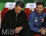 31.10.2025, Fussball 1. Bundesliga 2025/2026, 9.Spieltag, FC Augsburg - Borussia Dortmund, in der WWK-Arena Augsburg. Trainer Sandro Wagner (FC Augsburg) nachdenklich