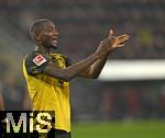 31.10.2025, Fussball 1. Bundesliga 2025/2026, 9.Spieltag, FC Augsburg - Borussia Dortmund, in der WWK-Arena Augsburg. Serhou Yadaly Guirassy (Borussia Dortmund) applaudiert.