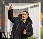 31.10.2025, Fussball 1. Bundesliga 2025/2026, 9.Spieltag, FC Augsburg - Borussia Dortmund, in der WWK-Arena Augsburg. Trainer Niko Kovac (Borussia Dortmund) mit dem Daumen nach oben.