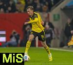 31.10.2025, Fussball 1. Bundesliga 2025/2026, 9.Spieltag, FC Augsburg - Borussia Dortmund, in der WWK-Arena Augsburg. Maximilian Beier (Borussia Dortmund) am Ball 
