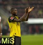 31.10.2025, Fussball 1. Bundesliga 2025/2026, 9.Spieltag, FC Augsburg - Borussia Dortmund, in der WWK-Arena Augsburg. Serhou Yadaly Guirassy (Borussia Dortmund) applaudiert 
