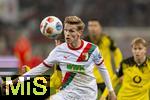 31.10.2025, Fussball 1. Bundesliga 2025/2026, 9.Spieltag, FC Augsburg - Borussia Dortmund, in der WWK-Arena Augsburg. Anton Kade (FC Augsburg) am Ball 
