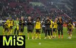 31.10.2025, Fussball 1. Bundesliga 2025/2026, 9.Spieltag, FC Augsburg - Borussia Dortmund, in der WWK-Arena Augsburg. Schlussjubel der Dortmunder, Pascal Gro (Borussia Dortmund), Julian Brandt (Borussia Dortmund), Maximilian Beier (Borussia Dortmund), Karim Adeyemi (Borussia Dortmund), Emre Can (Borussia Dortmund), Julian Ryerson (Borussia Dortmund) 
