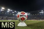 31.10.2025, Fussball 1. Bundesliga 2025/2026, 9.Spieltag, FC Augsburg - Borussia Dortmund, in der WWK-Arena Augsburg. Der Spielball Derbystar liegt auf dem Htchen am Spielfeldrand bereit.
