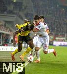 31.10.2025, Fussball 1. Bundesliga 2025/2026, 9.Spieltag, FC Augsburg - Borussia Dortmund, in der WWK-Arena Augsburg. v.li: Serhou Yadaly Guirassy (Borussia Dortmund) gegen Keven Schlotterbeck (FC Augsburg) 