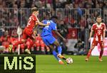 01.11.2025, Fussball Bundesliga 2025/2026, 9.Spieltag, FC Bayern Mnchen - Bayer Leverkusen, in der Allianz-Arena Mnchen, v.l. Lennart Karl (FC Bayern Mnchen) gegen Edmond Tapsoba (Leverkusen) 


