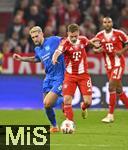 01.11.2025, Fussball Bundesliga 2025/2026, 9.Spieltag, FC Bayern Mnchen - Bayer Leverkusen, in der Allianz-Arena Mnchen, v.l. Robert Andrich (Leverkusen) gegen Joshua Kimmich (FC Bayern Mnchen) 


