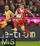 01.11.2025, Fussball Bundesliga 2025/2026, 9.Spieltag, FC Bayern Mnchen - Bayer Leverkusen, in der Allianz-Arena Mnchen, Lennart Karl (FC Bayern Mnchen) am Ball.


