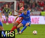 01.11.2025, Fussball Bundesliga 2025/2026, 9.Spieltag, FC Bayern Mnchen - Bayer Leverkusen, in der Allianz-Arena Mnchen, v.l. Jonathan Tah (FC Bayern Mnchen) gegen Patrik Schick (Leverkusen) 


