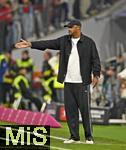 01.11.2025, Fussball Bundesliga 2025/2026, 9.Spieltag, FC Bayern Mnchen - Bayer Leverkusen, in der Allianz-Arena Mnchen, Trainer Vincent Kompany (FC Bayern Mnchen) gestikuliert.


