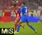 01.11.2025, Fussball Bundesliga 2025/2026, 9.Spieltag, FC Bayern Mnchen - Bayer Leverkusen, in der Allianz-Arena Mnchen, v.l.  Luis Diaz (FC Bayern Mnchen) gegen Jarell Quansah (Leverkusen) 



