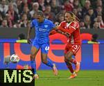 01.11.2025, Fussball Bundesliga 2025/2026, 9.Spieltag, FC Bayern Mnchen - Bayer Leverkusen, in der Allianz-Arena Mnchen, v.l. Jeanuel Belocian (Leverkusen) gegen Sacha Boey (FC Bayern Mnchen) 


