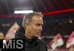 01.11.2025, Fussball Bundesliga 2025/2026, 9.Spieltag, FC Bayern Mnchen - Bayer Leverkusen, in der Allianz-Arena Mnchen, Trainer KasperHjulmand (Bayer Leverkusen) nachdenklich 