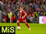 01.11.2025, Fussball Bundesliga 2025/2026, 9.Spieltag, FC Bayern Mnchen - Bayer Leverkusen, in der Allianz-Arena Mnchen, Lennart Karl (FC Bayern Mnchen) am Ball 