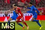 01.11.2025, Fussball Bundesliga 2025/2026, 9.Spieltag, FC Bayern Mnchen - Bayer Leverkusen, in der Allianz-Arena Mnchen, Dreikampf, Robert Andrich (Leverkusen), Luis Diaz (FC Bayern Mnchen), Jarell Quansah (Leverkusen) 
