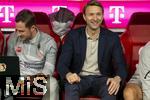 01.11.2025, Fussball Bundesliga 2025/2026, 9.Spieltag, FC Bayern Mnchen - Bayer Leverkusen, in der Allianz-Arena Mnchen,  re: Sportdirektor Simon Rolfes (Leverkusen)  