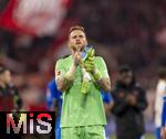 01.11.2025, Fussball Bundesliga 2025/2026, 9.Spieltag, FC Bayern Mnchen - Bayer Leverkusen, in der Allianz-Arena Mnchen, Torwart Mark Flekken (Leverkusen) nach dem Spiel  